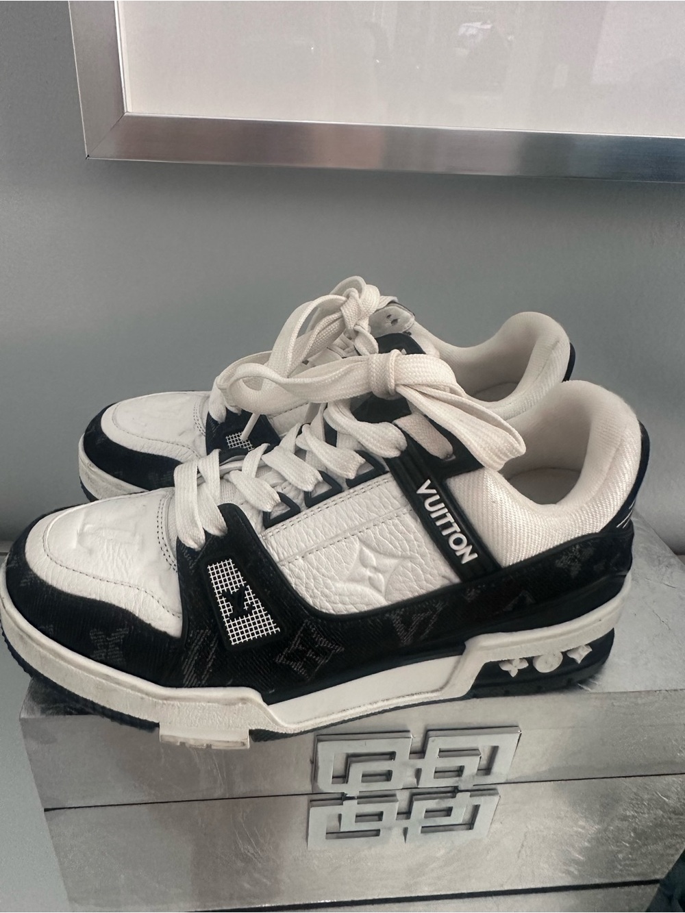 Louis Vuitton Black and White Monogram Low-Top Sneakers-size 5/35